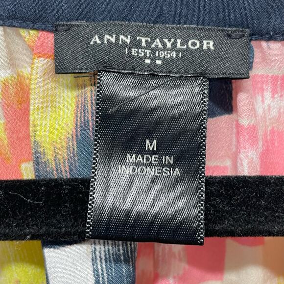 Ann Taylor Factory Womens Multicolor Blouse Splitneck Navy Trim Geometric M - Picture 7 of 7